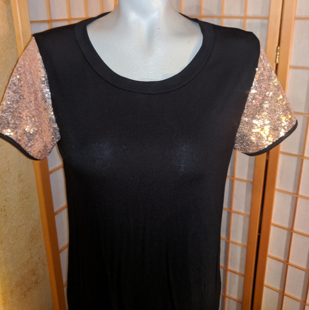 Luna, NEW t shirt, sequined sleeves, medium FINAL PRICE DROP 💧💧💧💧